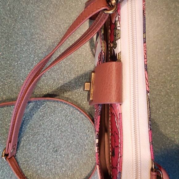 Sakroots EUC 4.5x8 crossbody floral - Picture 2 of 5